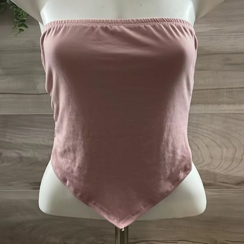 USED Gaze Strapless & Backless Triangle Hem Cropped Top